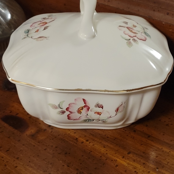 Vintage Vanity Set with antique mirror and complimenting trinket dish. - Picture 5 of 9